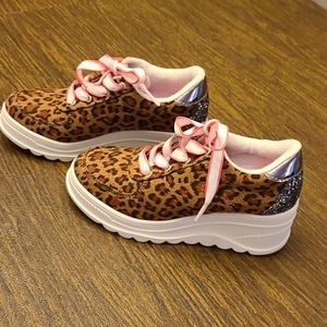 NWOT Steve Madden wedge sneaker, girls size 2